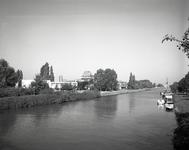 809433 Gezicht op het Merwedekanaal te Utrecht, vanaf de Socratesbrug, uit het zuiden, met links de Kanaalweg.